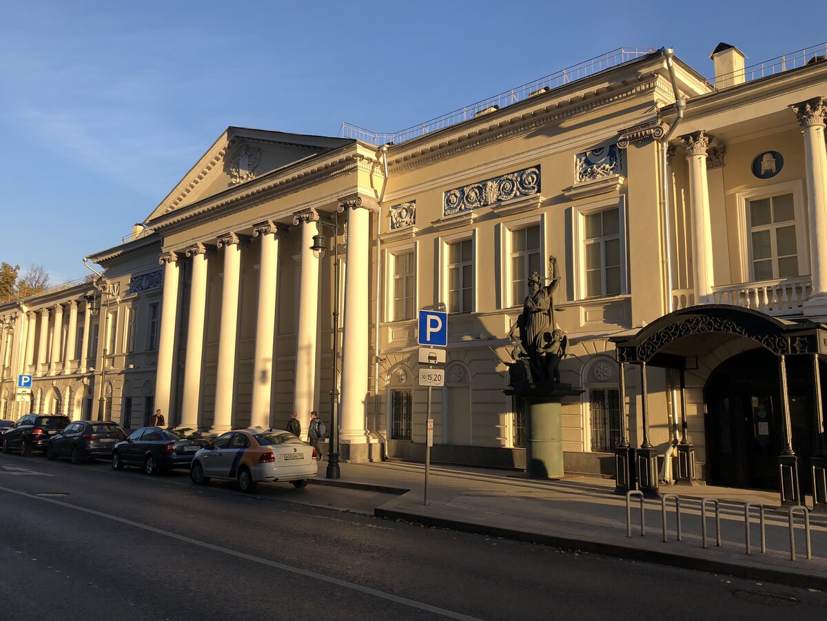 Дом князей долгоруковых пречистенка. Дом долгоруковых. Дом князя долгорукова на пречистенке. Дом долгоруковых. Дворец долгоруких в москве.