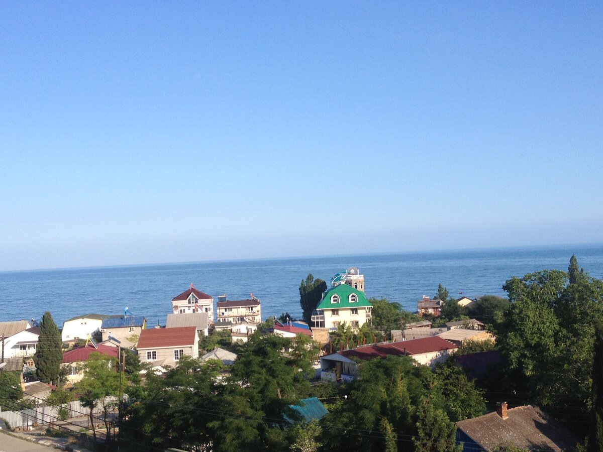 Солнечногорск крым море. Алушта поселок Солнечногорское. Солнечногорск Крым. Солнечногорское село. Крым деревня Солнечногорск.