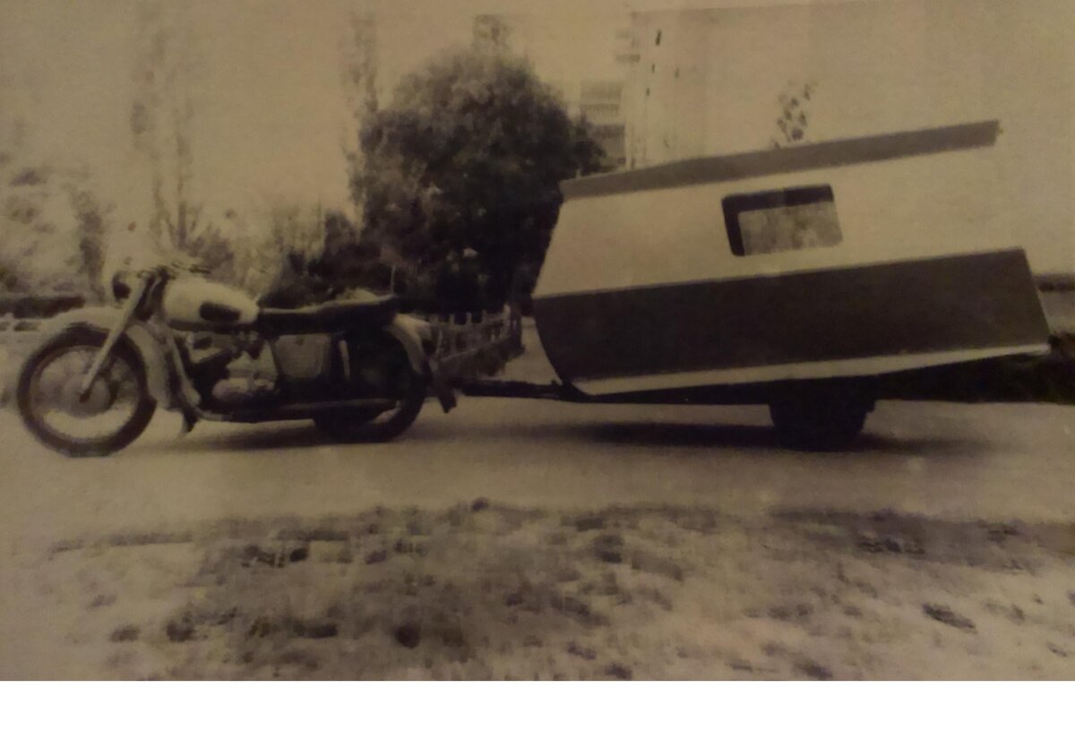 Мотоцикл ИЖ Юпитер с прицепом-автодомом