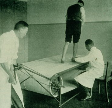 А так люди мучались на беговой дорожке в 1927-м
