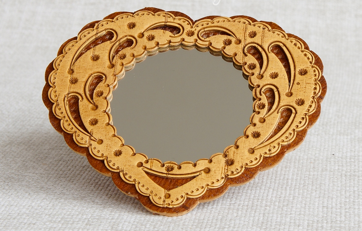 Носи при себе зеркало, чтоб не могли сглазить