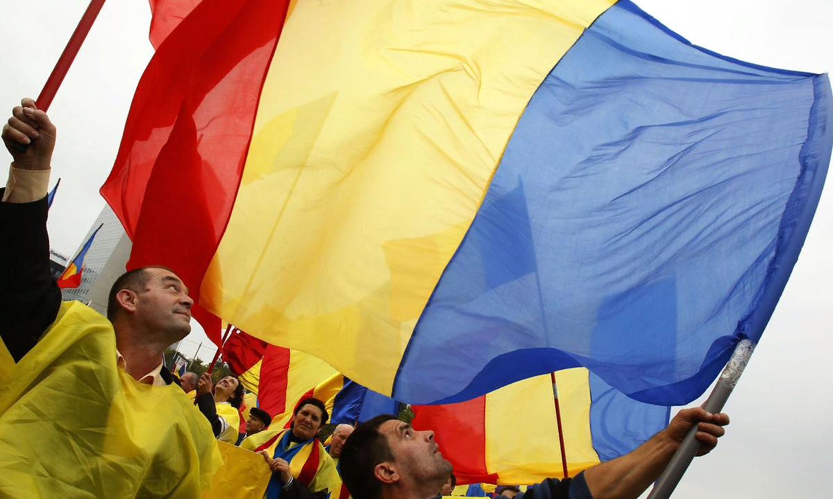 Румыния с 2007 года является членом Евросоюза. Но только в 2014 году было введено правило, согласно которому граждане Румынии могут устраиваться на работу в других государствах ЕС без специального разрешения. Это буквально зеленый свет для полноценного перемещения по Европе, жизни и работы в любой стране ЕС.