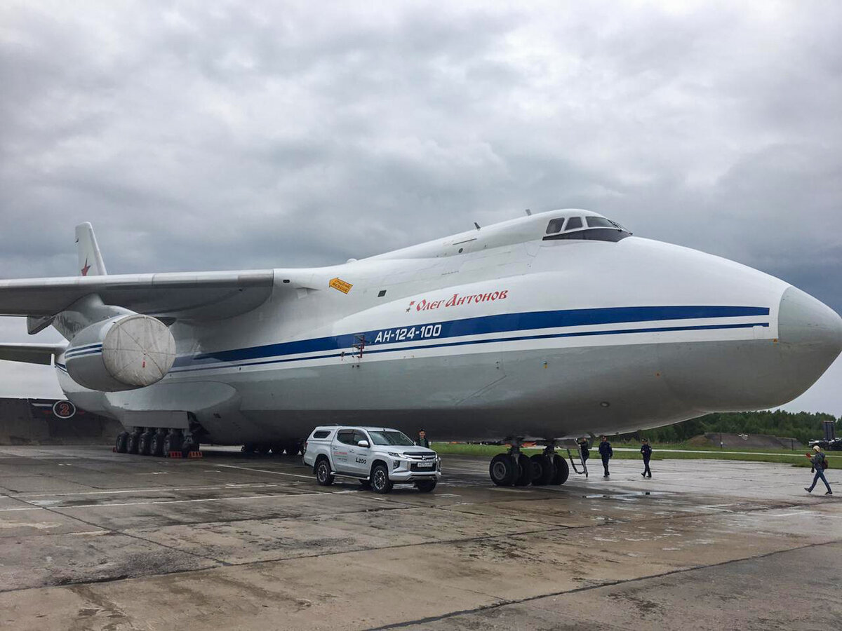 Туалет и кабина пилотов в самом большом грузовом самолёте. АН-124 😜✈️🚽 |  Промышленный турист | Дзен