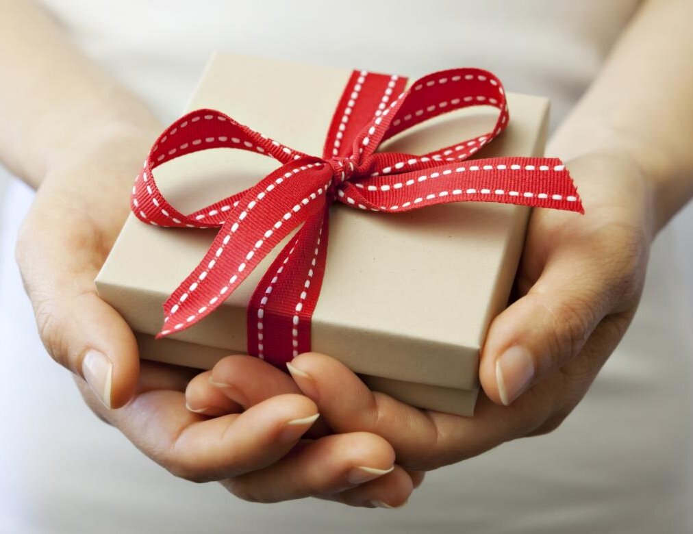 Большой подарок не значит что хороший