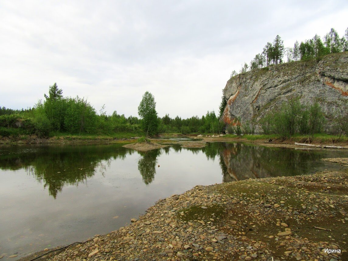 Здесь было озеро. Сейчас воды практически нет. Остались небольшие лужи. Жаль.