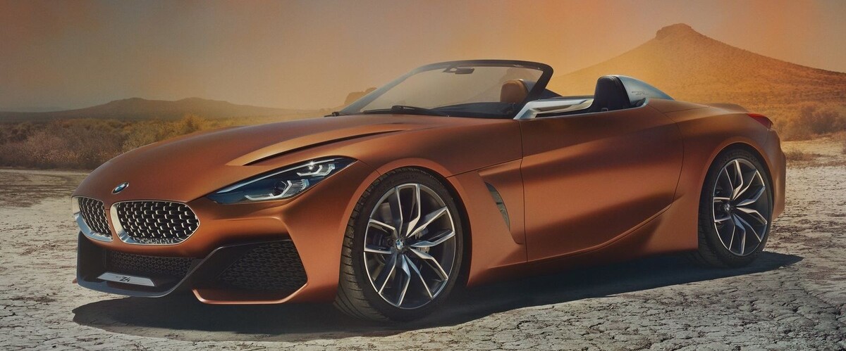 Годом позже, в августе 2018 года, на том же конкурсе элегантности в Пеббл Бич было представлено третье поколение родстера BMW Z4 (G29) в «заряженном» исполнении M40i First Edition.
третье поколение бмв Z4
 
ВНЕШНОСТЬ
 
Новая БМВ Z4 2019 года сохранила свои пропорции, с огромным капотом, но имеет более мощные боковины и грузную корму, а на ее передних крыльях, впервые для этой серии, появились выраженные вентиляционные отверстия. Из оригинальных деталей можно отметить новую архитектуру головной оптики, несвойственную для BMW, и зауженные задние фонари.