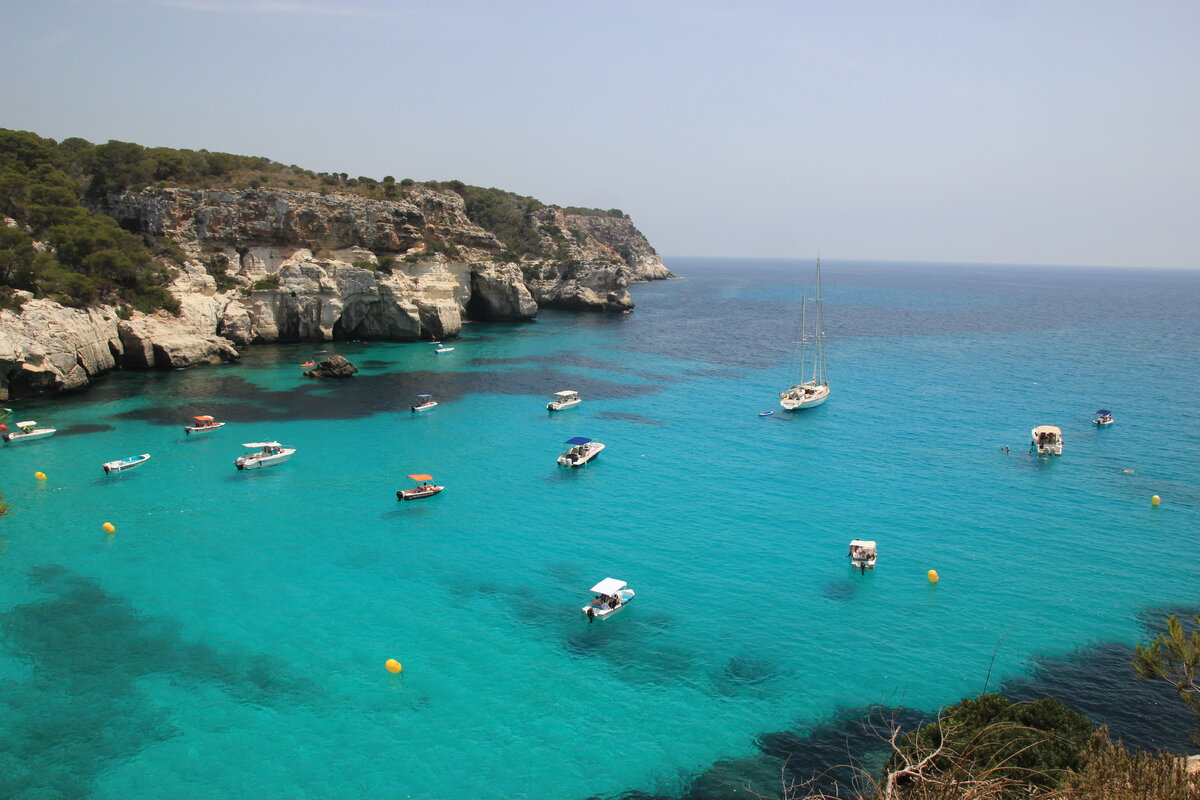 Бухта Macarella на острове Menorca в Средиземном море. Фото: Кирилл Балберов