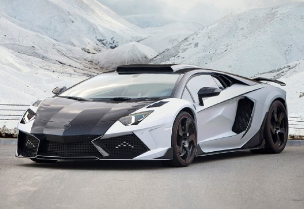 

Lamborghini Aventador LP1600-4 Mansory Carbonado GT
Тюнинг-студия Mansory любит экспериментировать с Lamborghini Aventador. Вот и сейчас неугомонные немцы представили новую версию гиперкара, который назвали «Carbonado GT». Из двигателя в 6,5 литров разработчики смогли выжать целых 1600 «лошадок»!

Тюнеры изрядно потрудились над мотором. Они оснастили автомобиль инновационными поршнями, шатунами, коленвалом и головкой цилиндров. Естественно, появилась парочка нагнетателей и была улучшена выхлопная система. Именно это и позволило получить дополнительно 900 лошадок, если сравнивать с моделью Aventador LP700-4. До сотни разгоняется за 2,1 сек, а максималка составляет 370 км/ч.

Интерьер авто отделан кожей двух цветов и большим количеством карбона. Наверное, потому модель и назвали «Карбонадо».