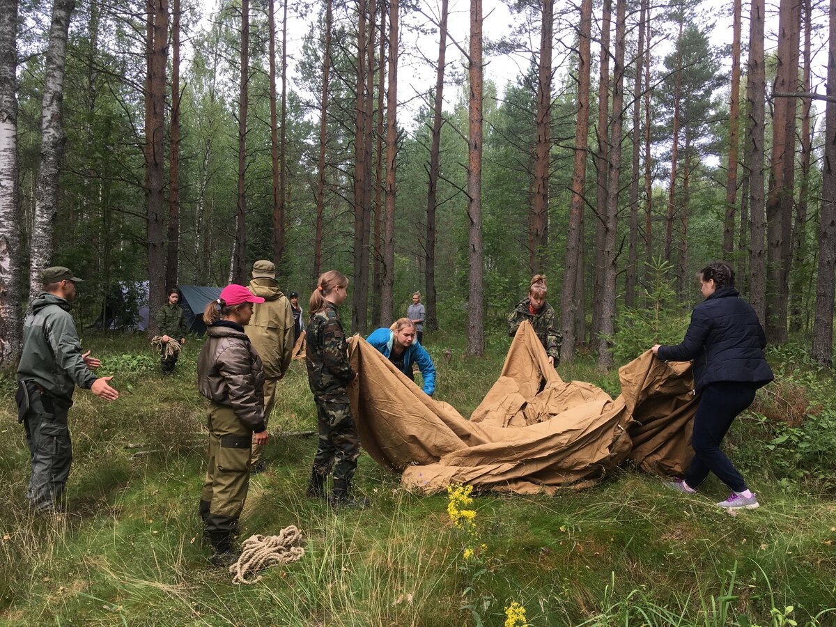 Участники похода. Поход Ленинградская область. Мемориальный поход Луговая. Участники похода фото.