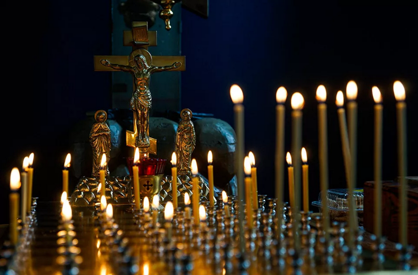Свеча за упокой. Поминальная свеча. Поминальная свеча в церкви. Свеча помянем. Родительская суббота свечи в храме.