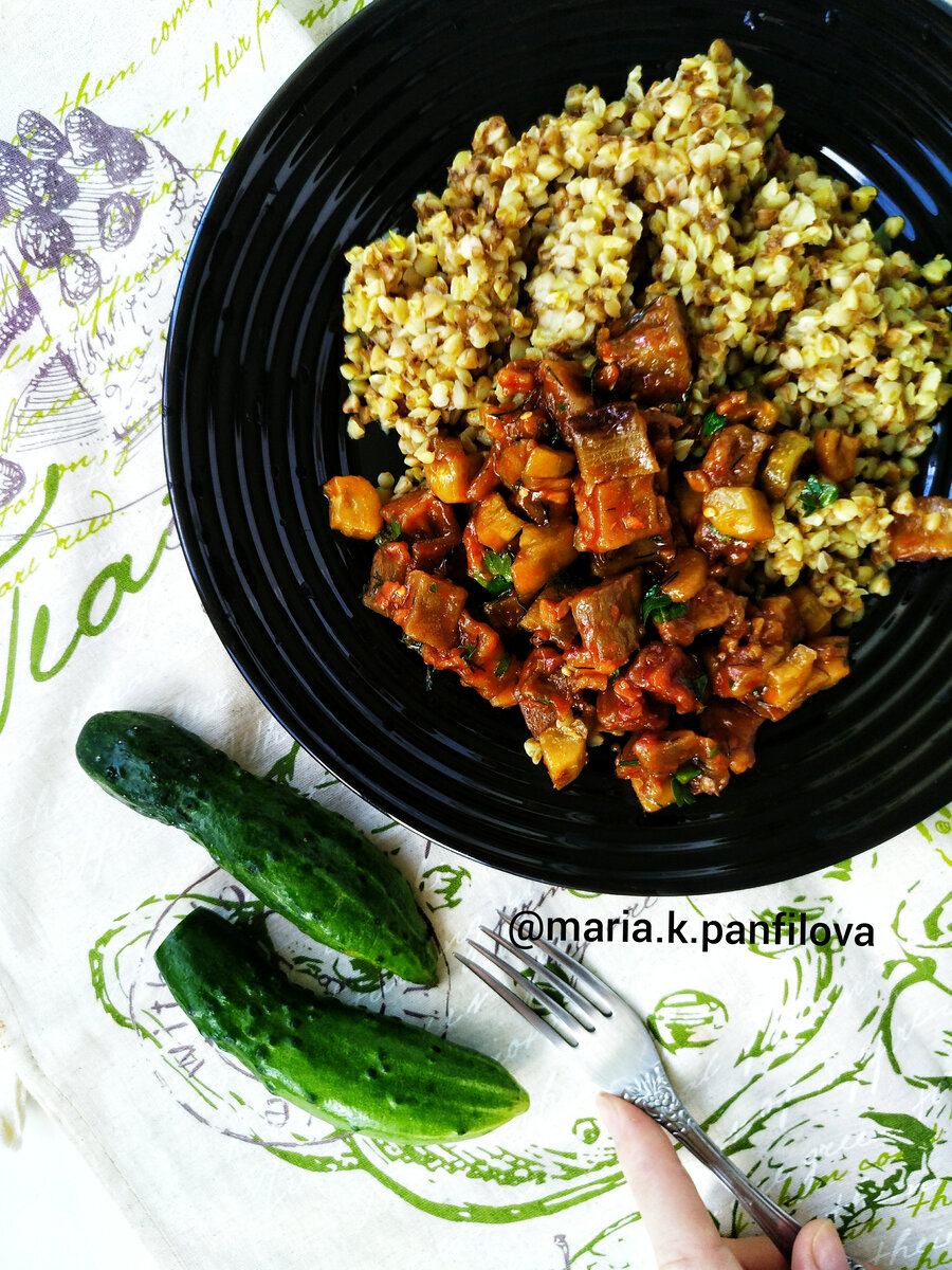 Огурчики не только снаружи, но и внутри, дают такую особенную свежесть и хрусткость