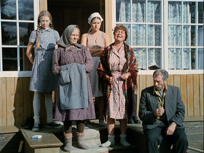 Фото - кадр из фильма "Любовь и голуби". Источник: Яндекс Картинки