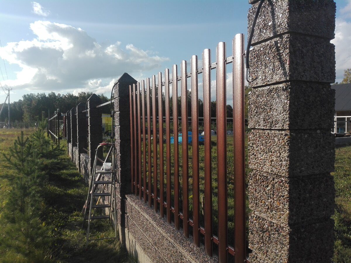 ленточный фундамент под забор из профлиста технология.