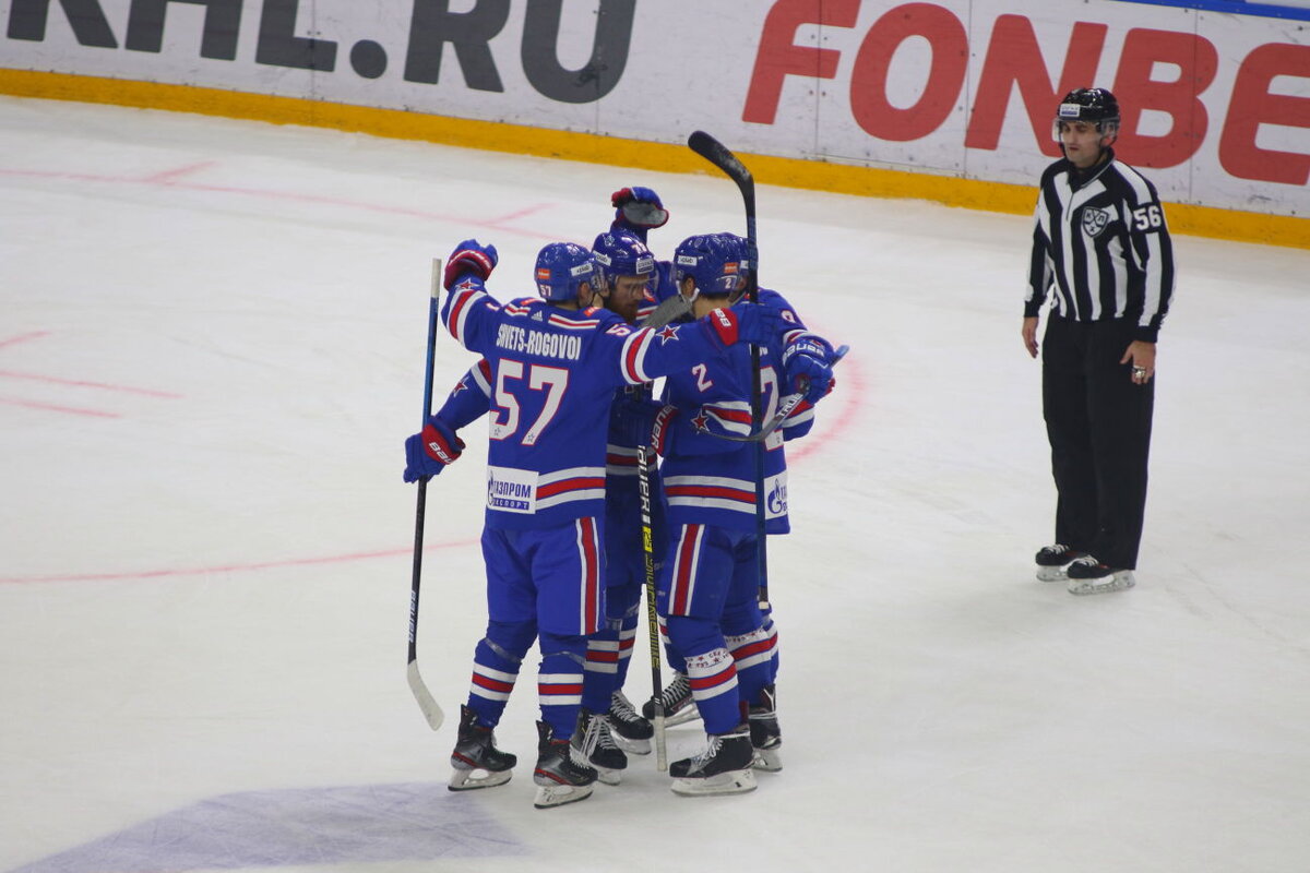 Петербургский СКА обыграл "Амур" со счетом 2:1