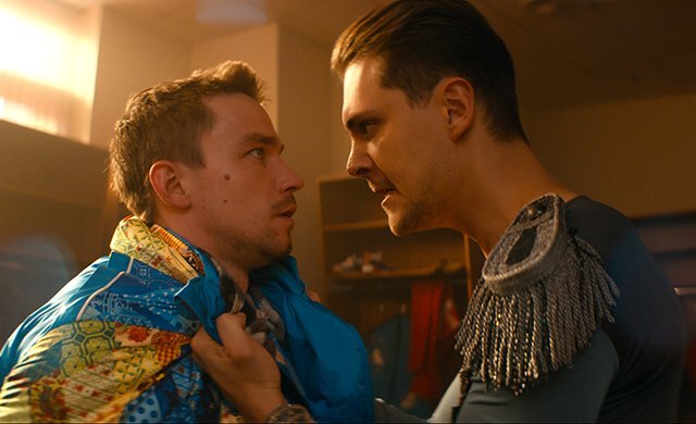 Типа нездоровый треугольник, но с какой-то странной любовью и унижением друг друга