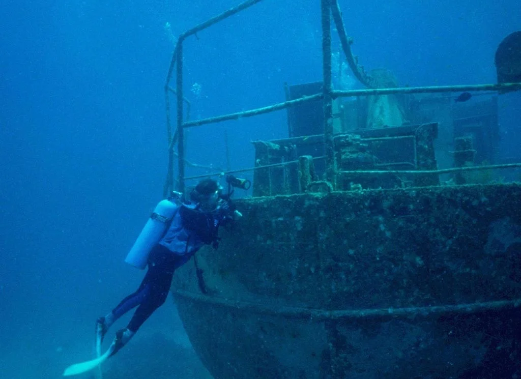 Потопленные корабли в красном море. Затонувший корабль Волга - Дон. Мыс Тарханкут Крым затонувший корабль. Затонувший корабль Шарм-Эль-Шейх. Затонувший корабль Керчь.