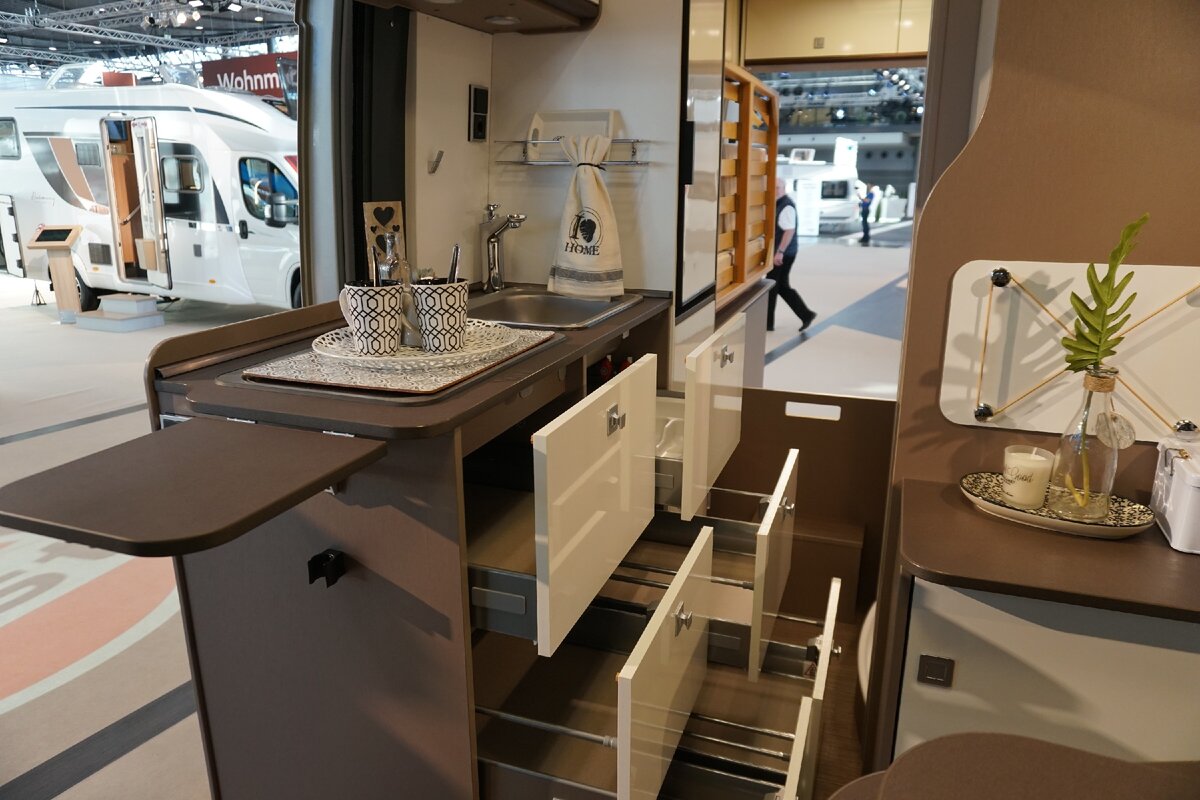 Кухонный модуль в автодоме