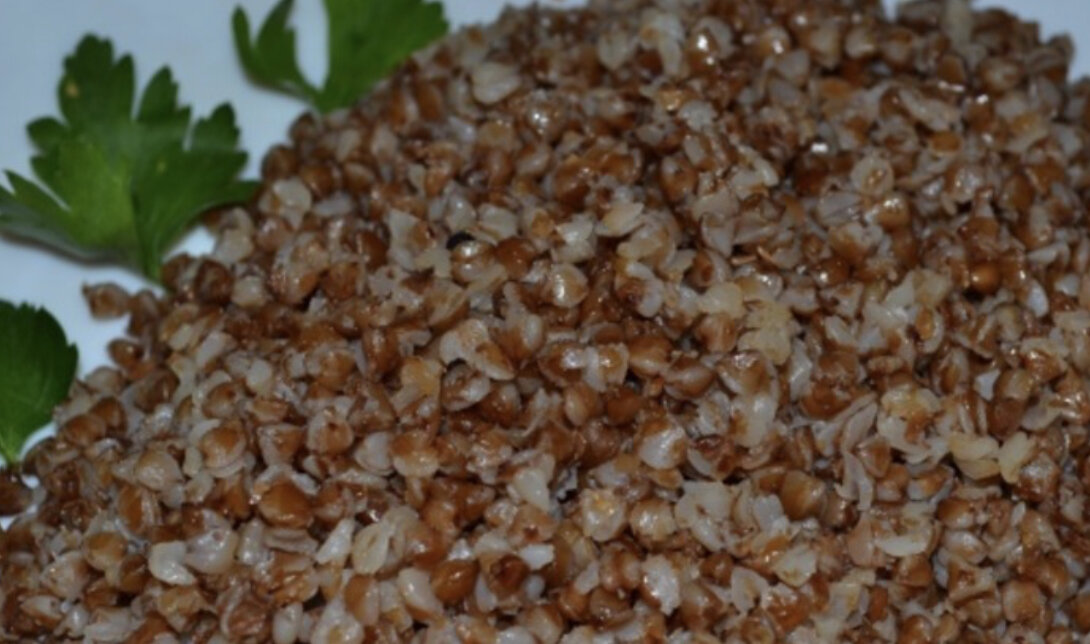 Что сделать из гречки вареной. Мокрая гречка. Гречка вареная. Гарнир к гречке