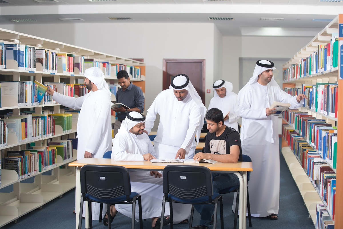 Университет Объединенных арабских Эмиратов. Школы в ОАЭ. Образование в арабских Эмиратах. Арабская школа.
