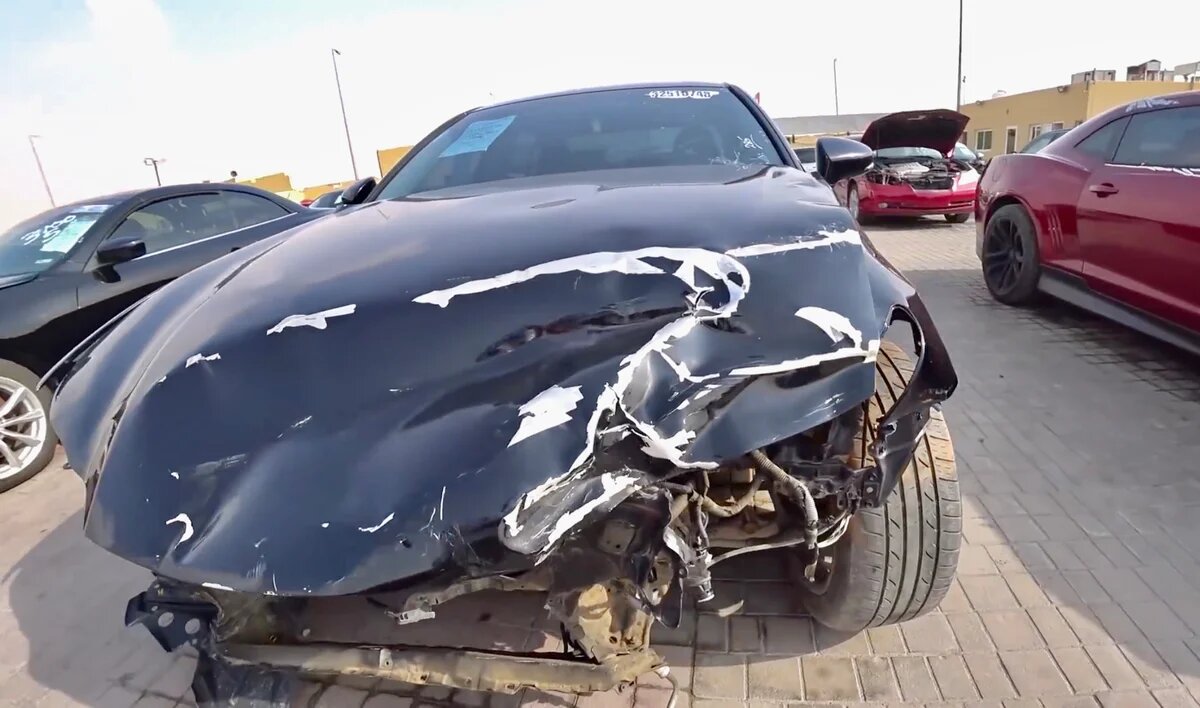 Листайте фото вправо