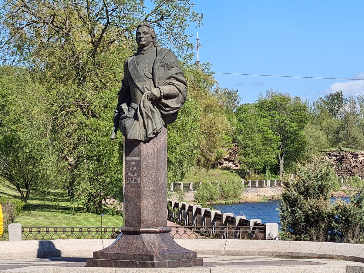 Петровский п г. Петровский парк Выборг. Памятник Апраксину в Выборге. Парк Петра 1 Выборг.