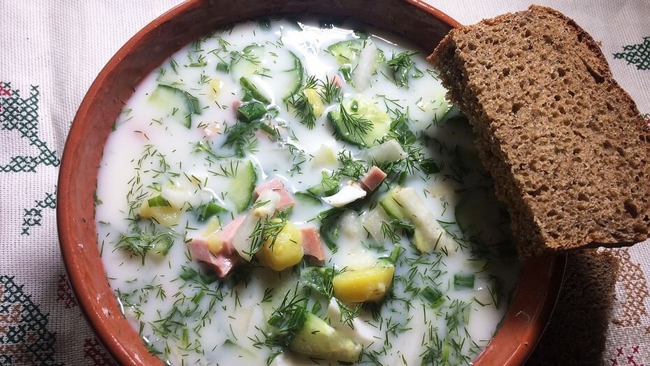 Окрошка на молоке. Овощи для окрошки. Сколько варить окрошку. Сколько варить яйца для окрошки. Окрошка на кефире с минералкой.