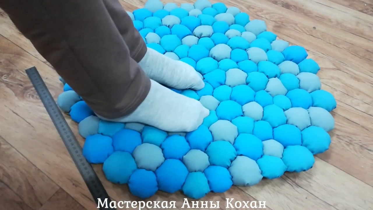 Как сделать коврик из помпонов своими руками пошагово: основа для ковра?