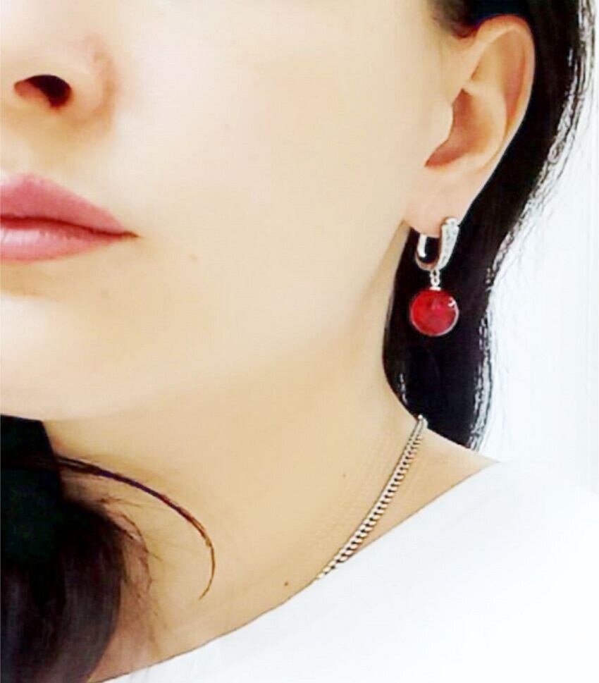 Серьги с красным янтарем