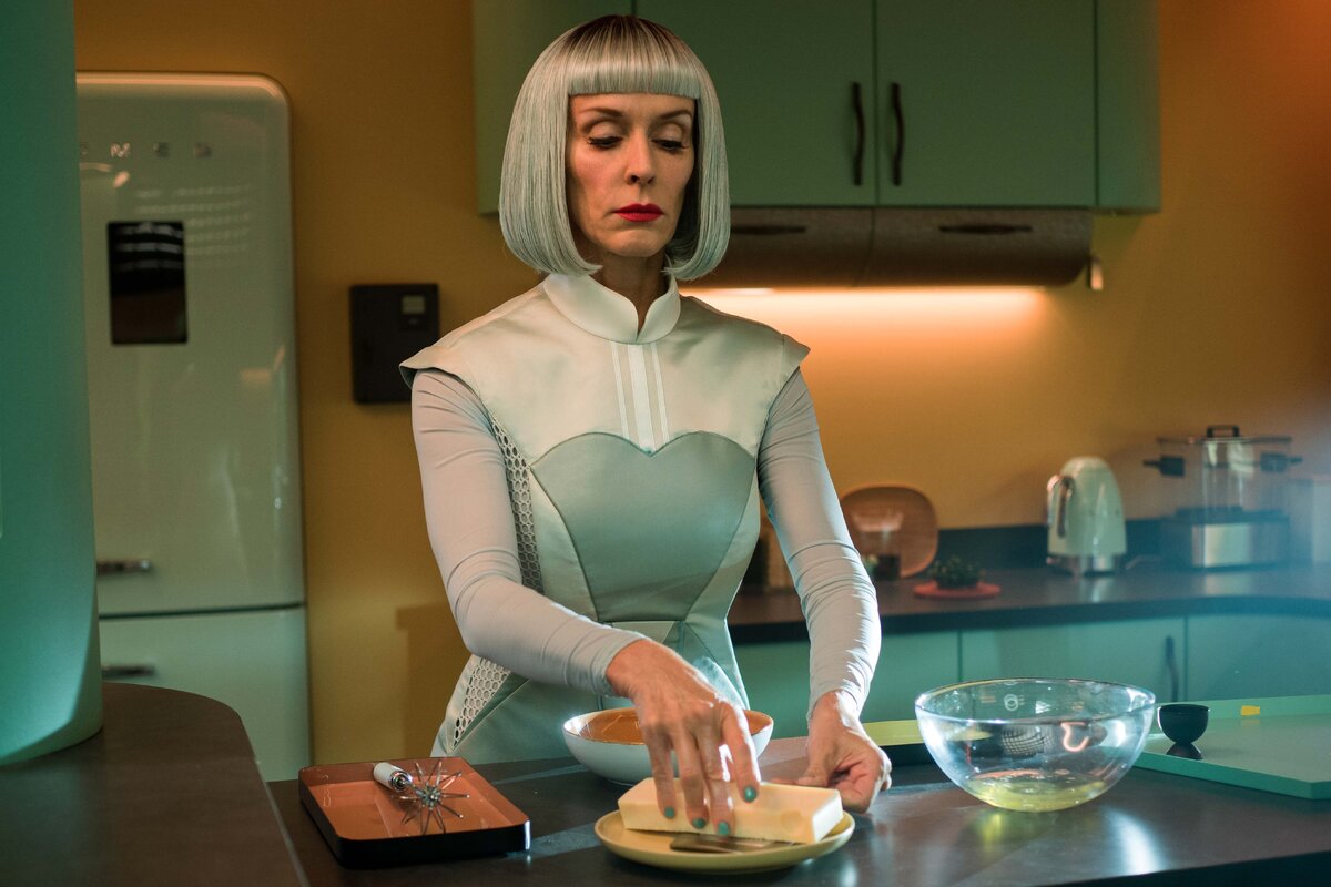 Сумасбродная служанка-андроид Моник. Фото rottentomatoes.com