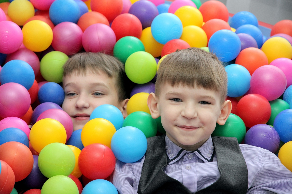 Восемь лет картинка. Поздравления с днём рождения 8 лет. Открытка "8 лет" (мальчик). Отпраздновать необычно день рождение. Поздравления с днём рождения 8 лет.