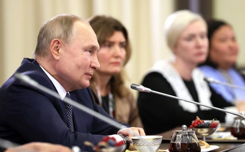 Путин на встрече в День Матери (иллюстрация из открытых источников)