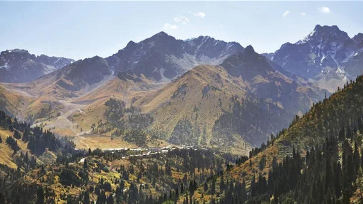    Долина среди гор:Depositphotos