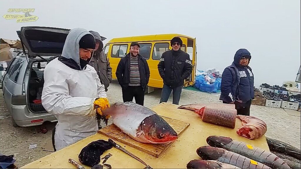 Торговец рыбой на Ая-Базаре.