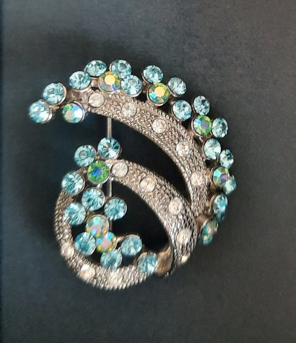 Одна и самых любимых. Часто дополняет мой образ. 