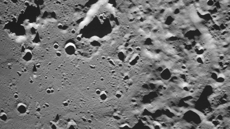     Южный полярный кратер Зееман на обратной стороне Луны. vk.com/roscosmos