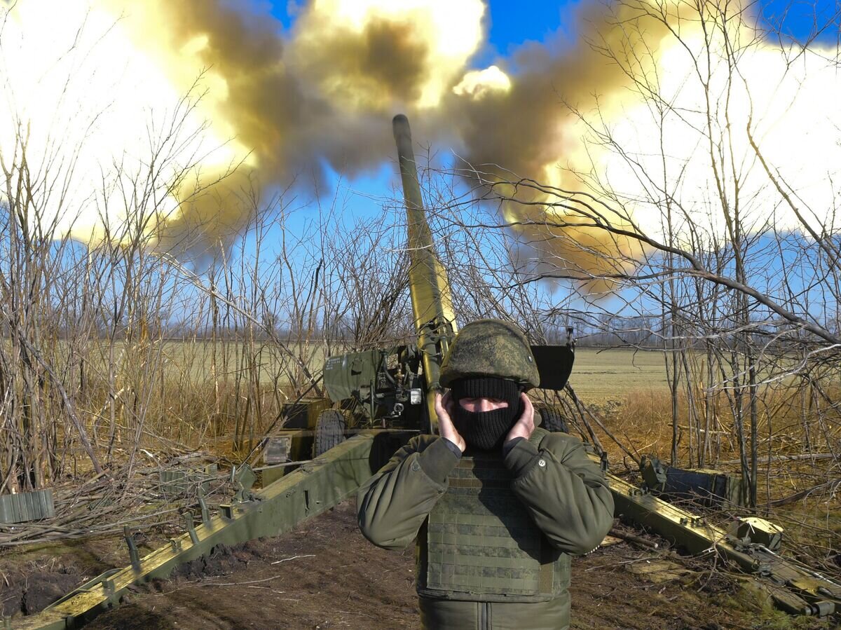    Боевая стрельба по целям ВСУ из самоходной артиллерийской установки "Гиацинт" Вооруженных сил России© РИА Новости / Александр Гальперин