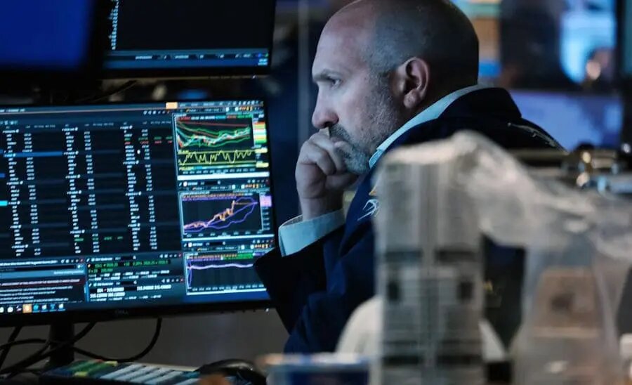 Трейдер на Нью-Йоркской фондовой бирже не поймёт что происходит в Джексон-Хоул. Фото: CNN Money