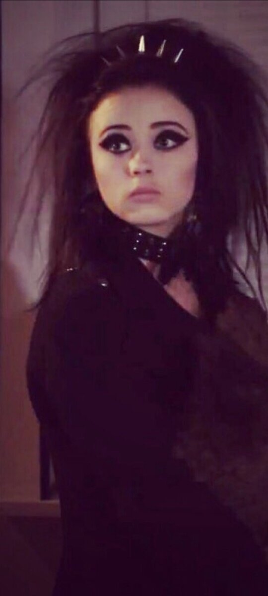 Женя Ковалёва - девочка подросток гот. Кадр из сериала «СВАТЫ»