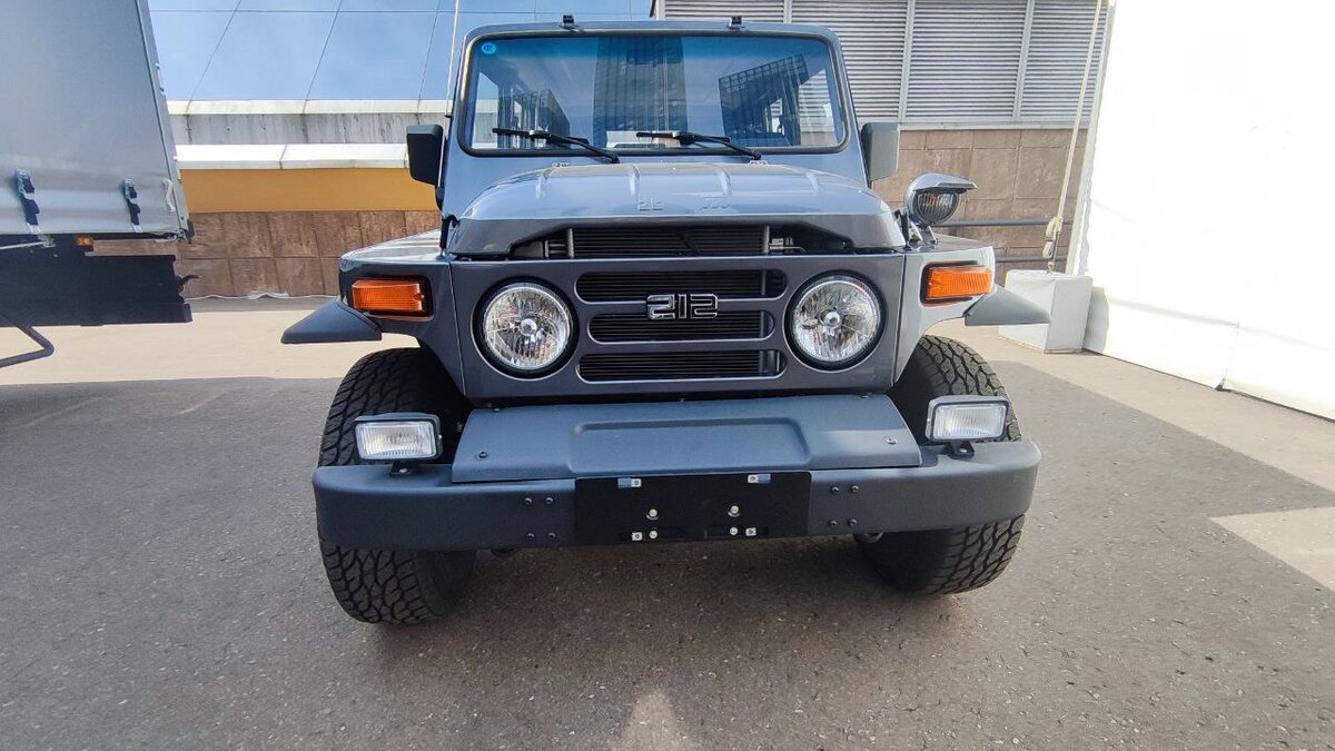 Завтра в Москве представят крутой внедорожник Beijing BJ 212. Он ведёт ...