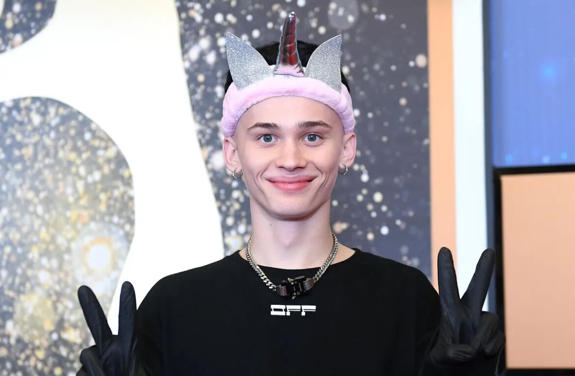 Ранее «РИА Новости» со ссылкой на источник в правоохранительных органах сообщило, что Милохина объявили в розыск по заявлению военкомата Анапы. Собеседник агентства также отмечал, что блогер имеет регистрацию в Москве, но не встал там на воинский учет.