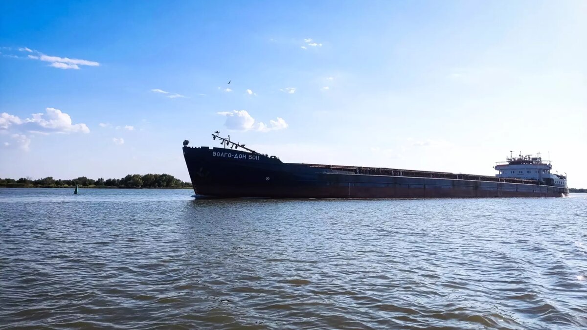     Сухогруз сел на мель в Кировском районе Волгограда, сообщает Южная транспортная прокуратура.