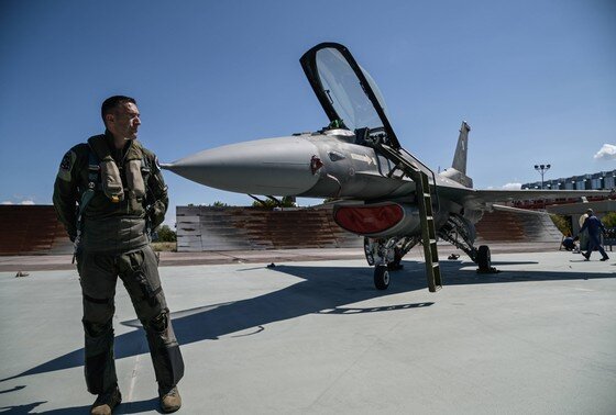    Истребитель F-16