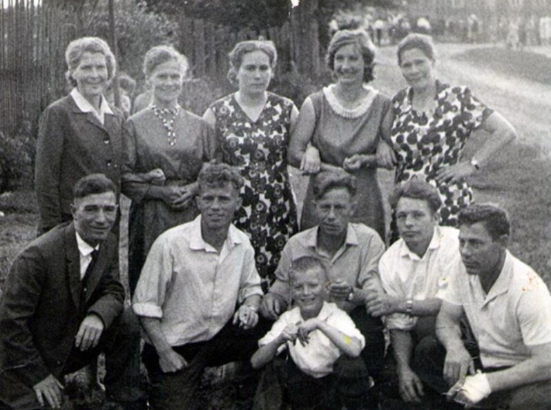 Д. Лисино. В День Святой Троицы