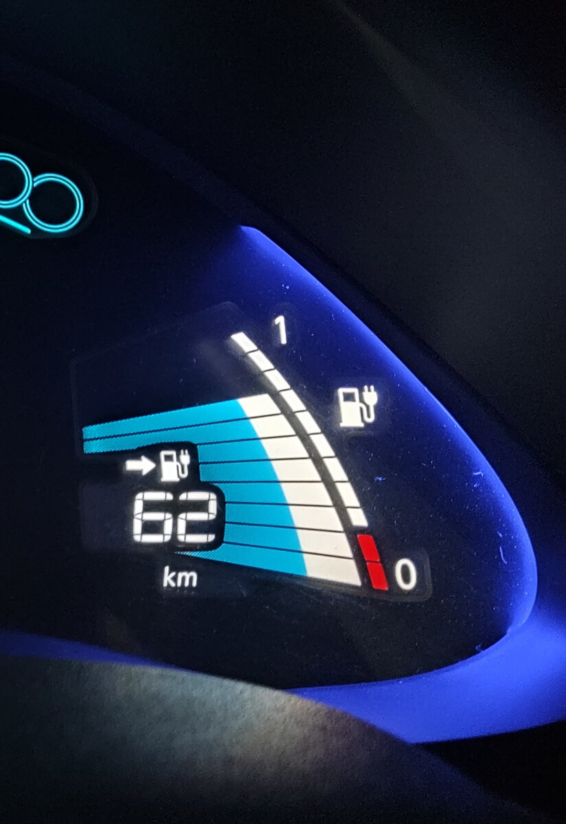 12 делений (палок) на экране БК Nissan Leaf первого поколения