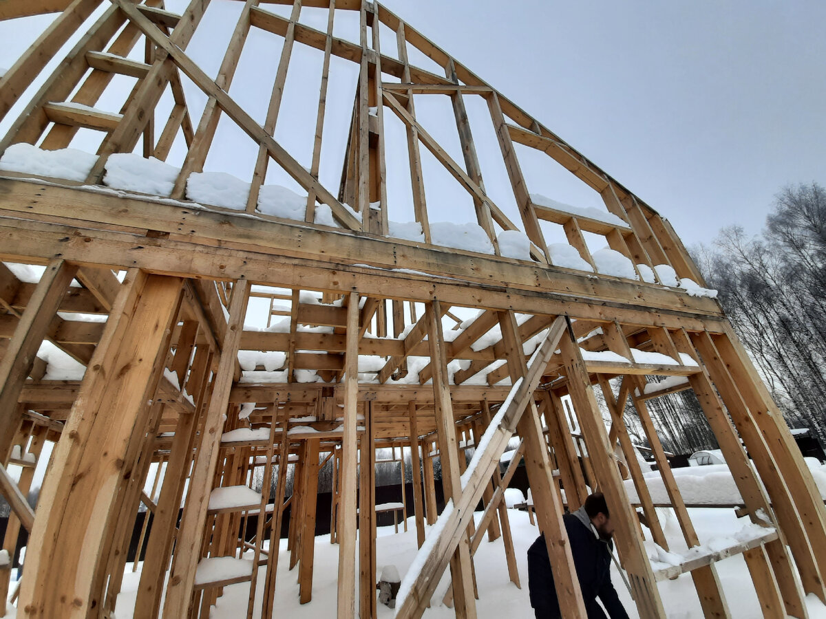 На фото - выполненную огнебиозащиту "смыло" с каркасника через полгода