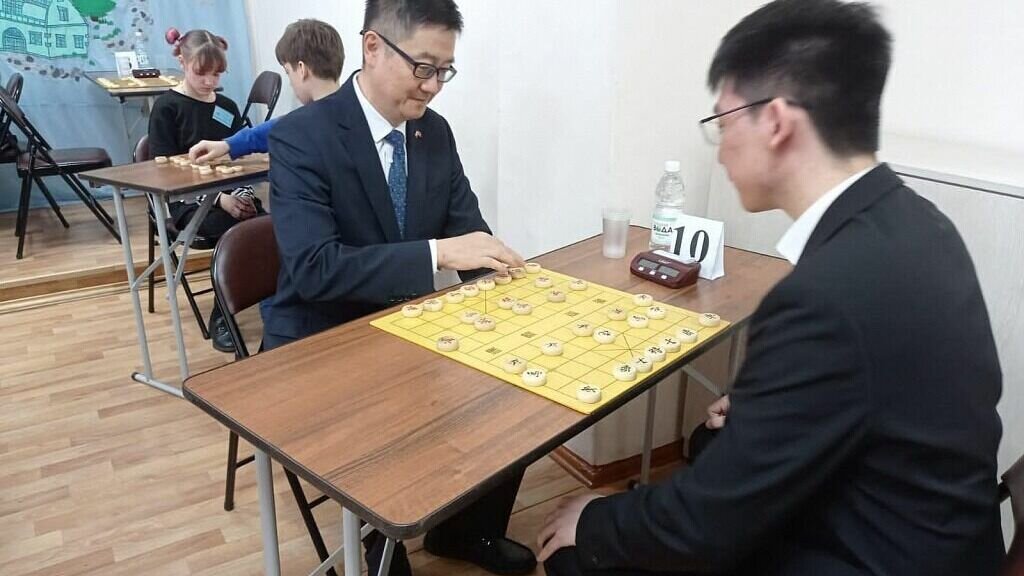     В Центре внешкольной работы «Планета взросления» юные хабаровчане попробовали свои силы в китайской игре «Сянци».