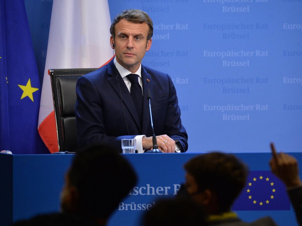    Президент Франции Эмманюэль Макрон на пресс-конференции по итогам саммита Европейского союза в Брюсселе© РИА Новости / Алексей Витвицкий