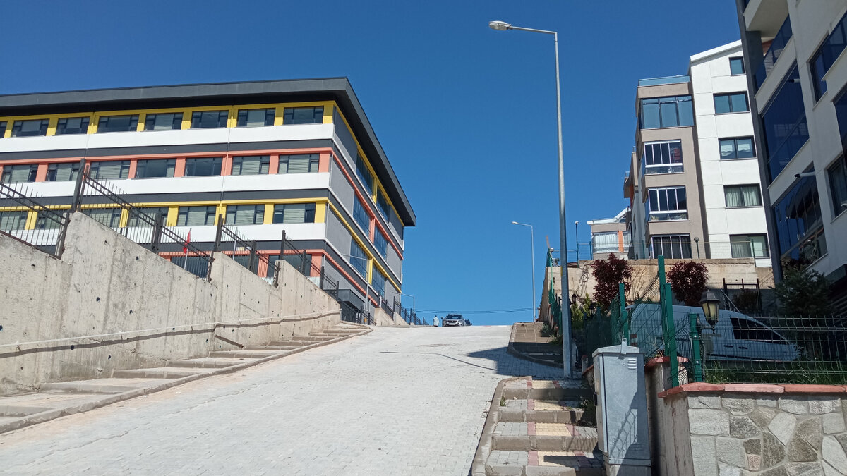 Фото не передаёт всей крутизны этого подъёма!