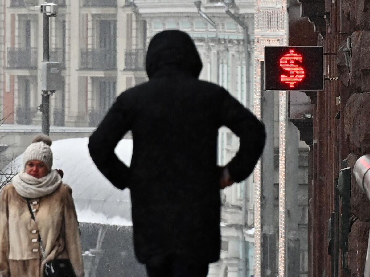    Электронное табло со знаком доллара на одной из улиц в Москве© РИА Новости / Евгений Одиноков