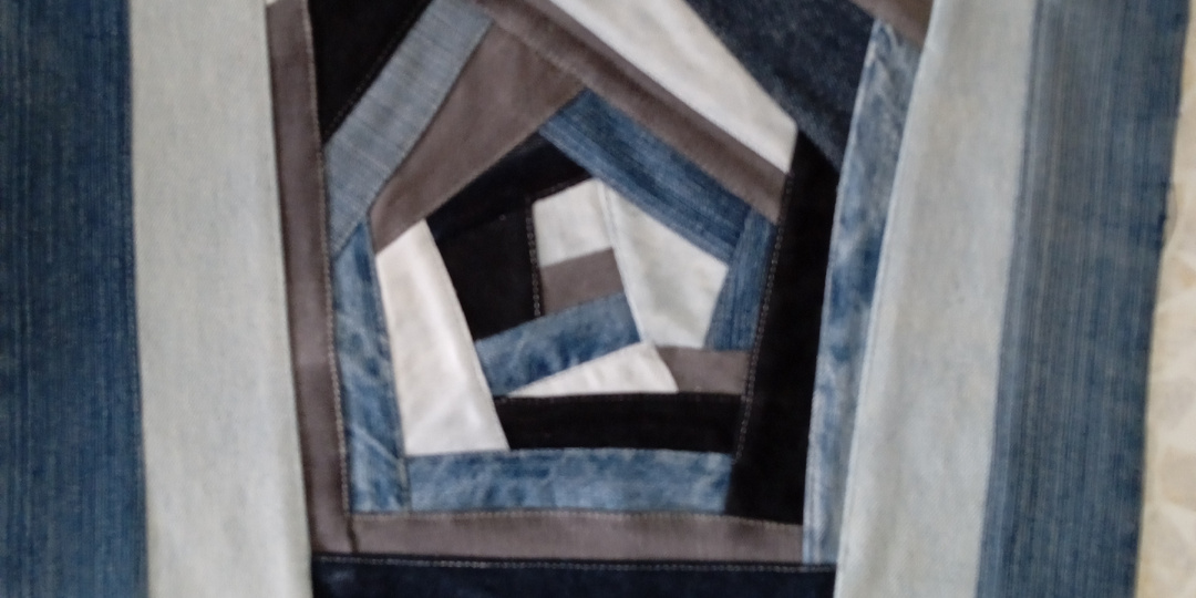 Лоскутный блок сумасшедший лоскуток из старых джинсов. Процесс создания с фото.